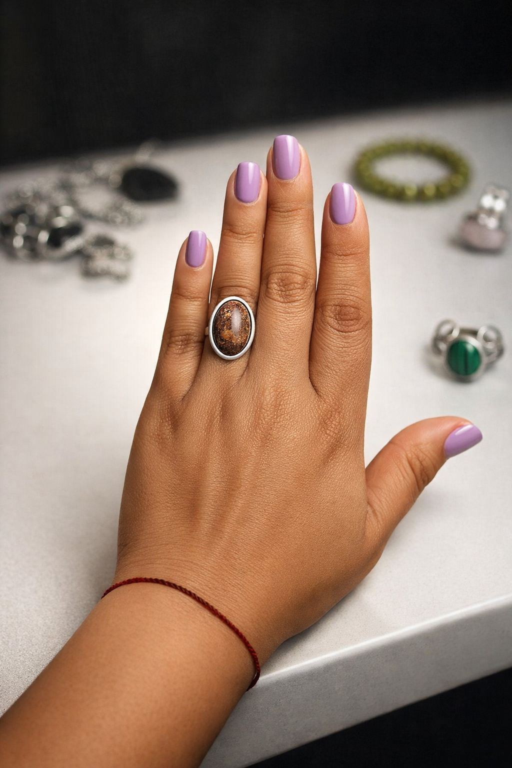 20251225_1842_Mão com Anel Elegante_remix_01kdbd179ae588wsdc7ekehdsm